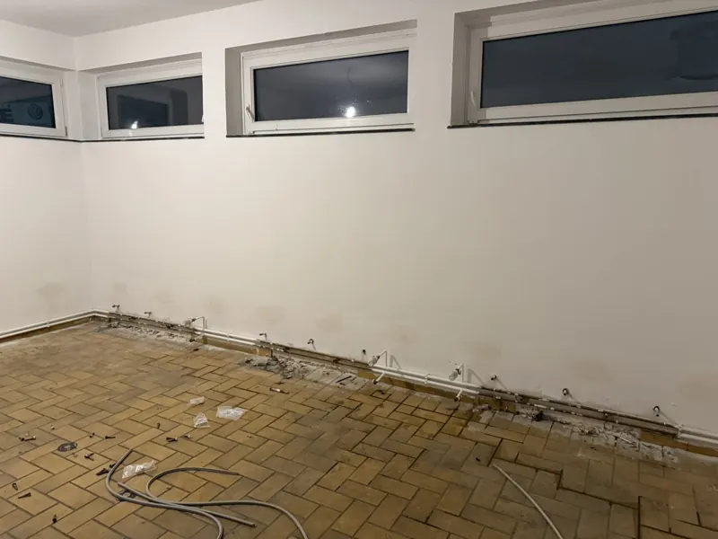 Bänke ausgebaut und Arbeiten am Bodenrand
