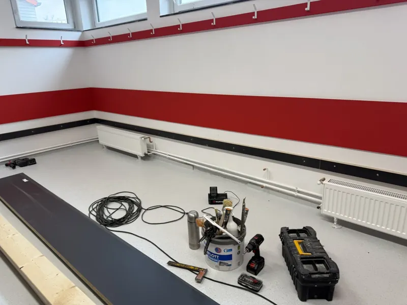 Montage der neuen Sitzbänke