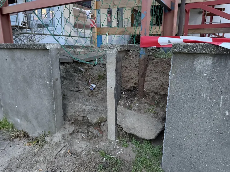 Die offene Schadstelle aus der Nähe
