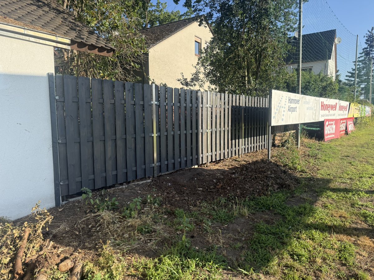 Späterer Stand mit erneuertem Zaun
